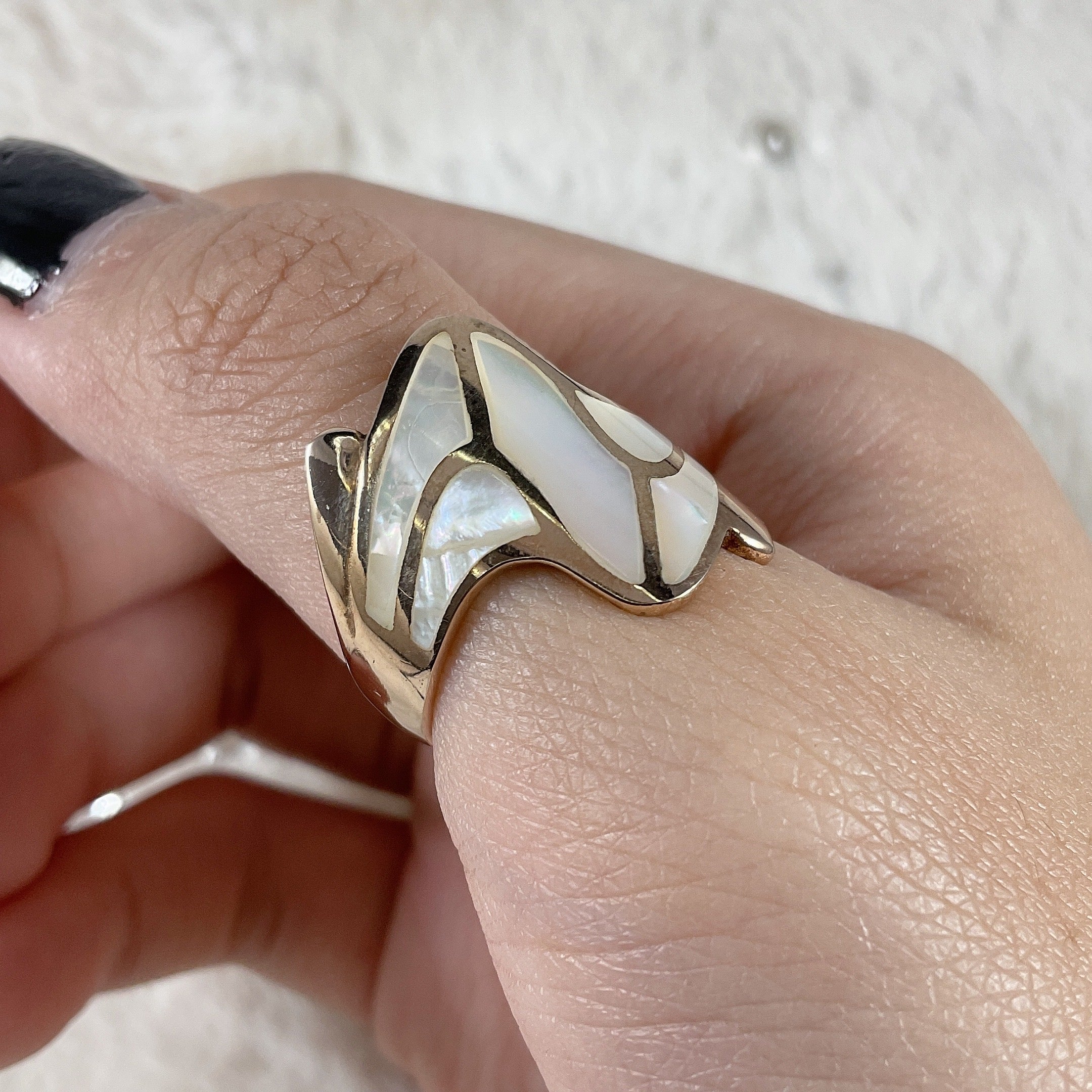Silver Ring w/ Mother of Pearl (DBRRIN-0008)