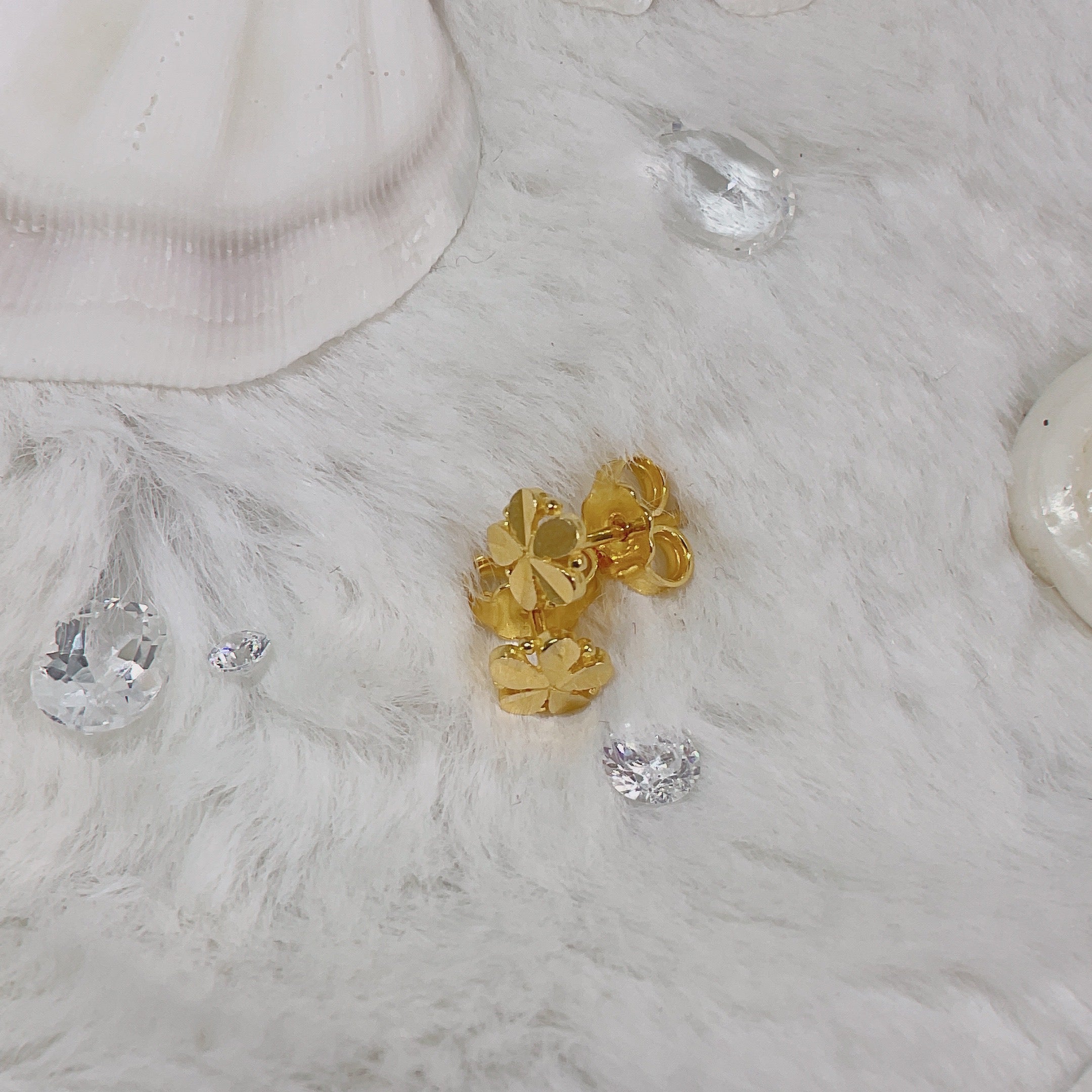 Gold Flower Ear Stud (DBREAR-0105)