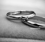Load image into Gallery viewer, Wedding Band in Platinum with One Diamond (DBRCUS-0385)
