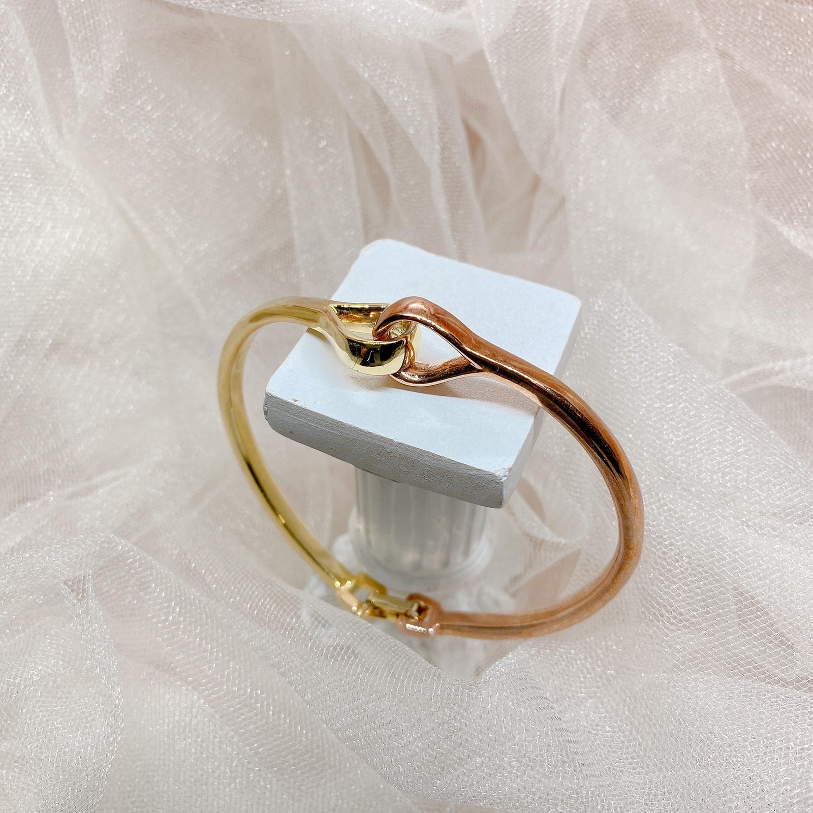 Intertwined Bangle in Gold (DBRBRC-0004)